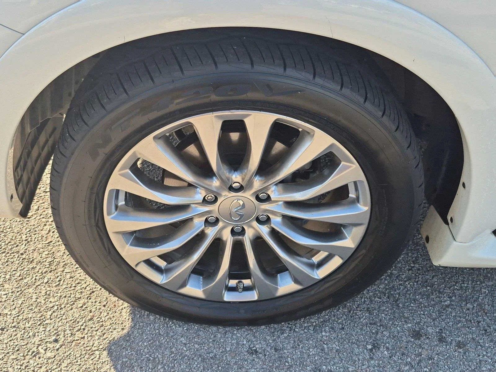 Used 2017 Majestic White INFINITI  image 10