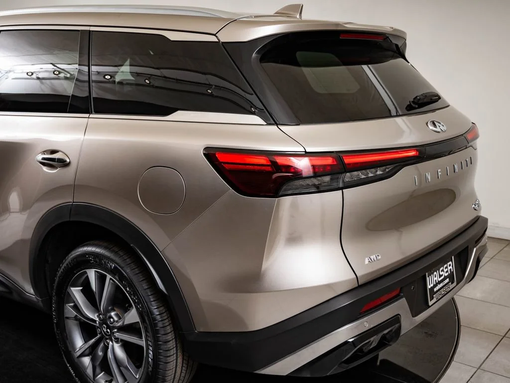 Used 2023 Warm Titanium INFINITI LUXE image 19