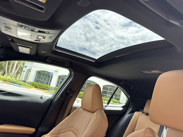 2025 Lexus UX Hybrid 300h Premium - Photo 22