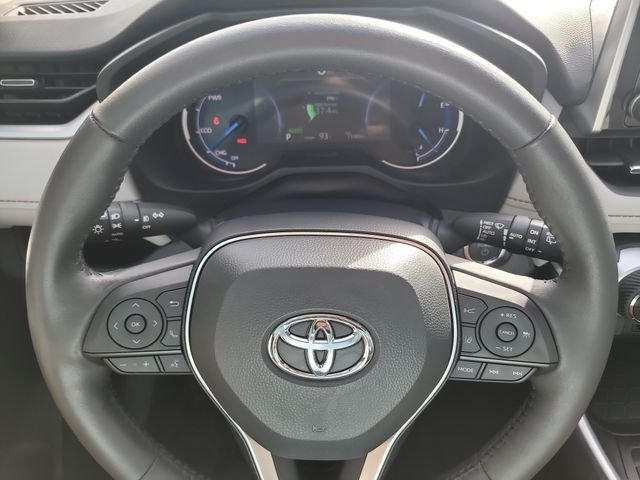 Used 2025 Red Toyota XLE Premium image 28