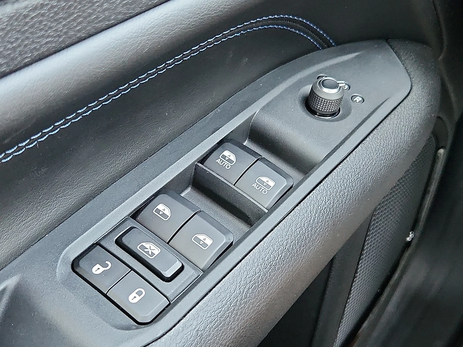New 2026 Blue Jeep LATITUDE ALTITUDE 4X4 image 18