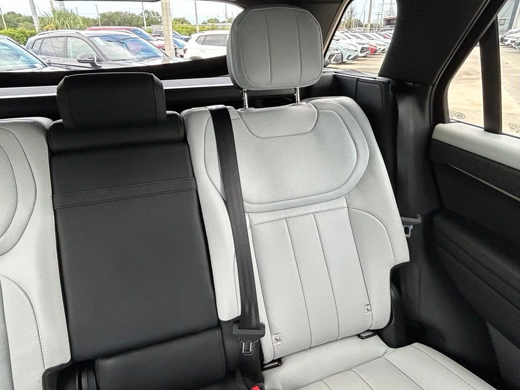 Used 2024 White Land Rover Dynamic SE image 14