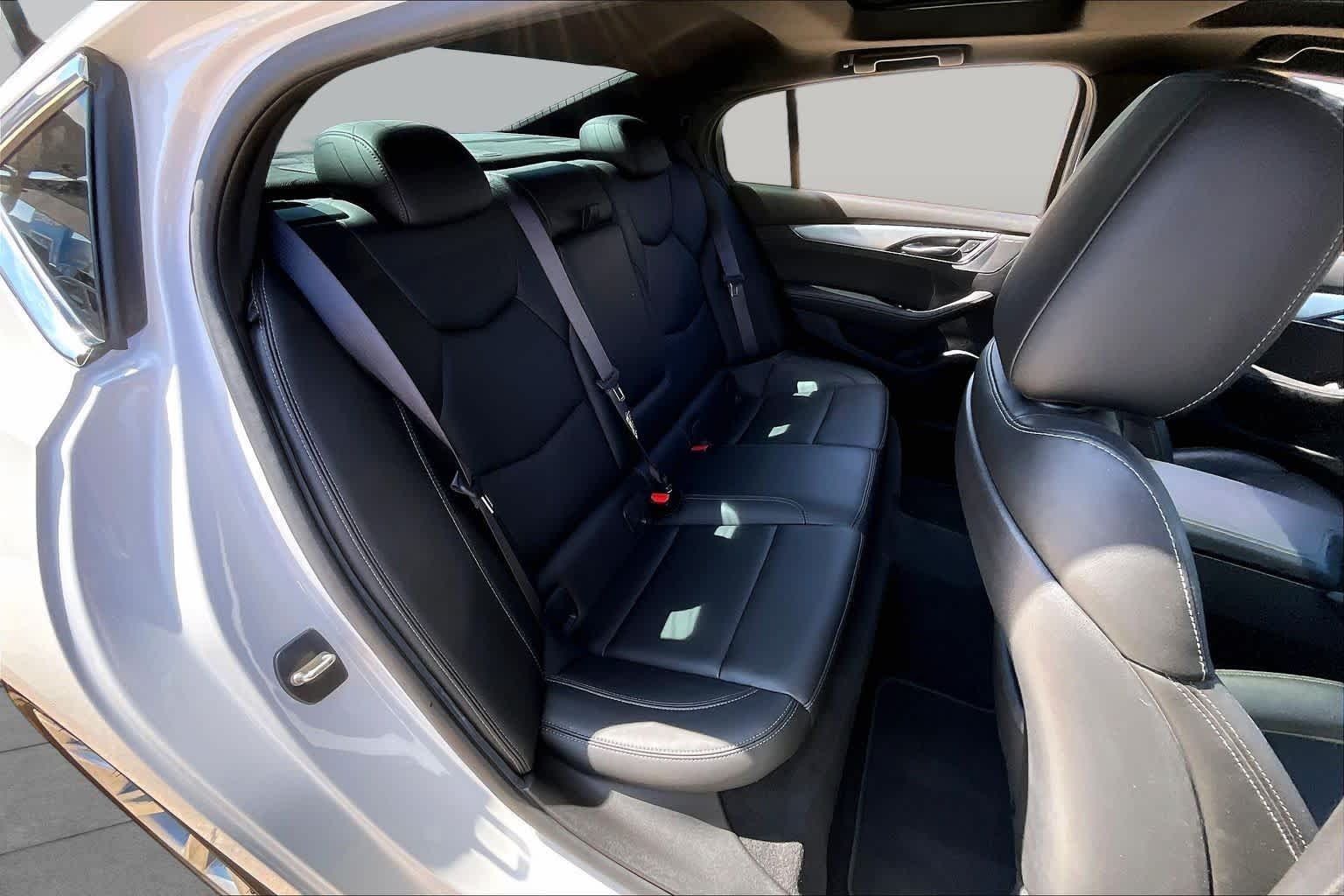 Used 2022 Crystal White Tricoat Cadillac Luxury image 19