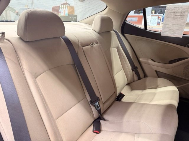 Used 2015 White Kia LX image 24