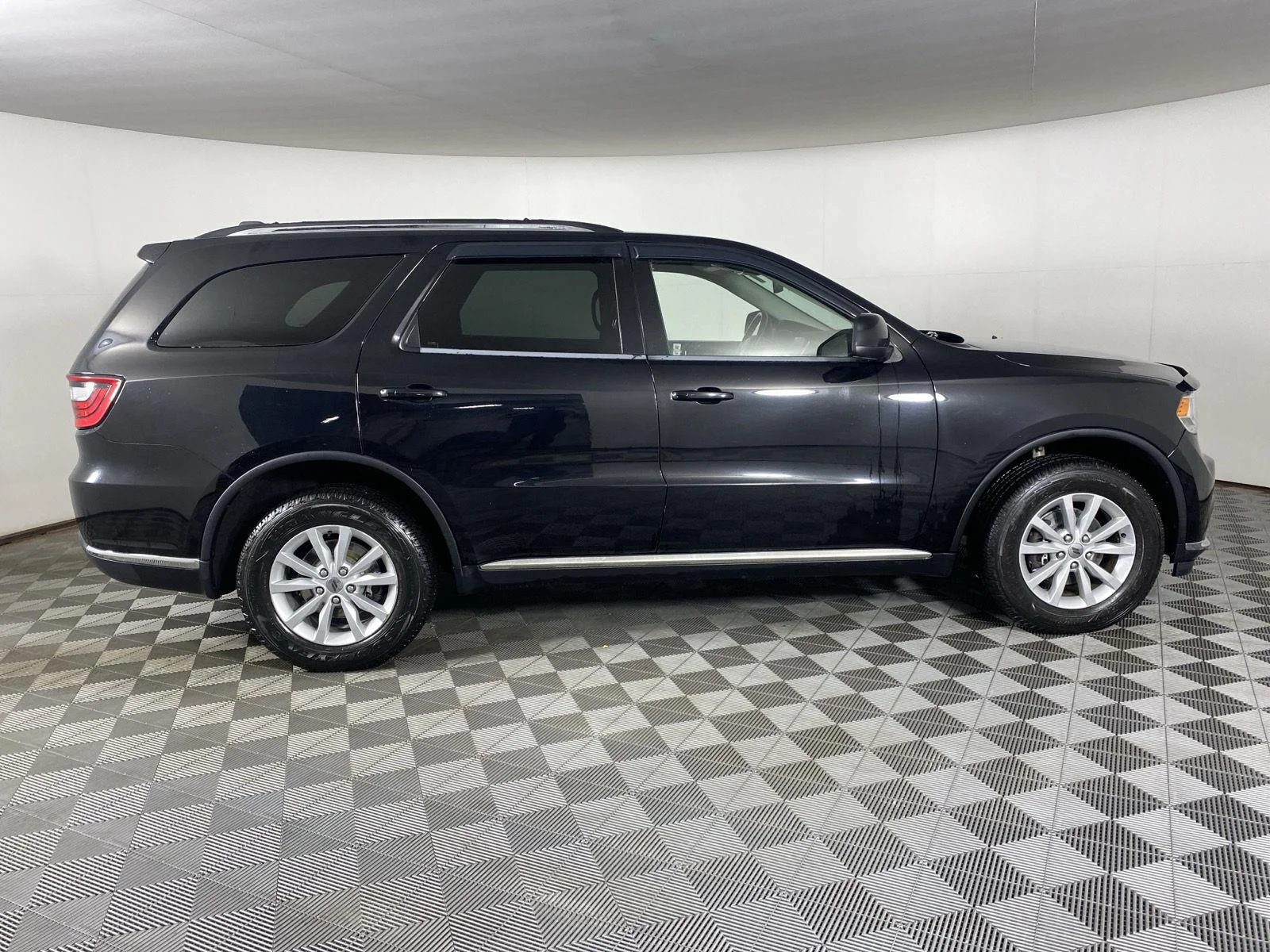 Used 2020 DB Black Clearcoat Dodge SXT Plus image 9