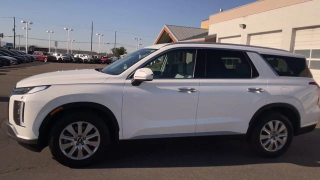 Used 2025 White Hyundai SEL image 6