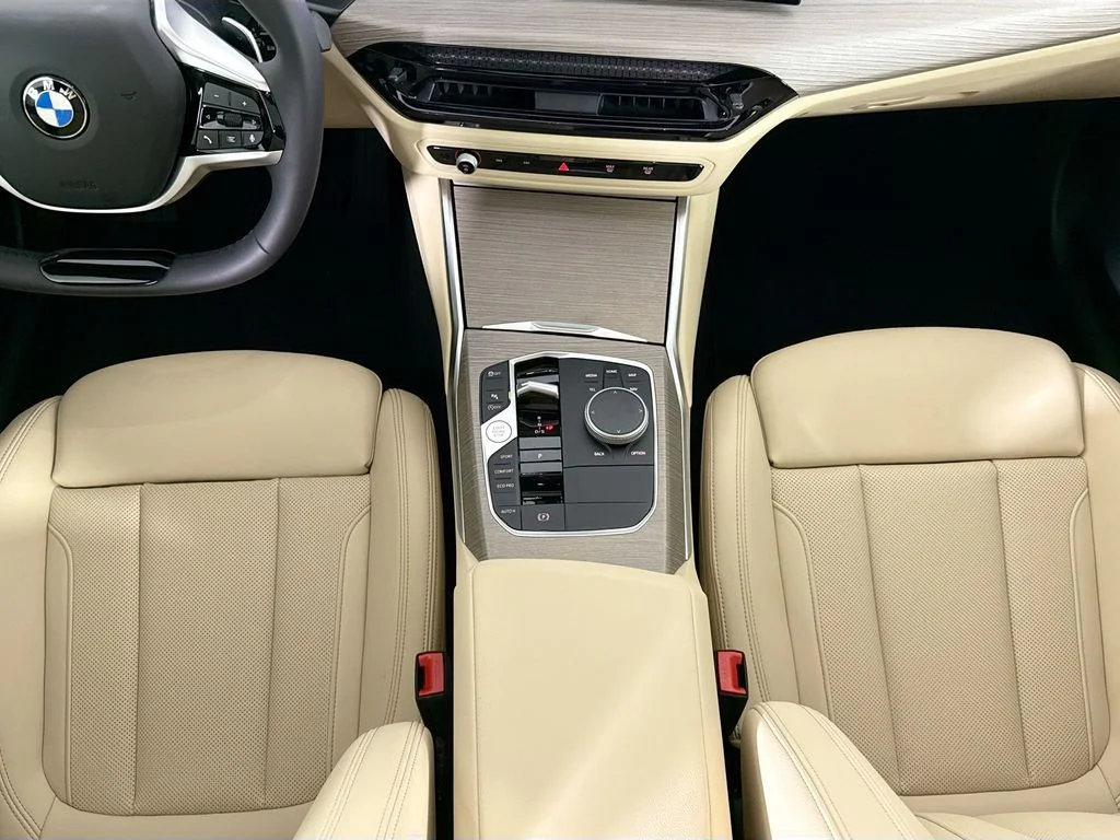 2025 BMW 3 Series 330i - Photo 17