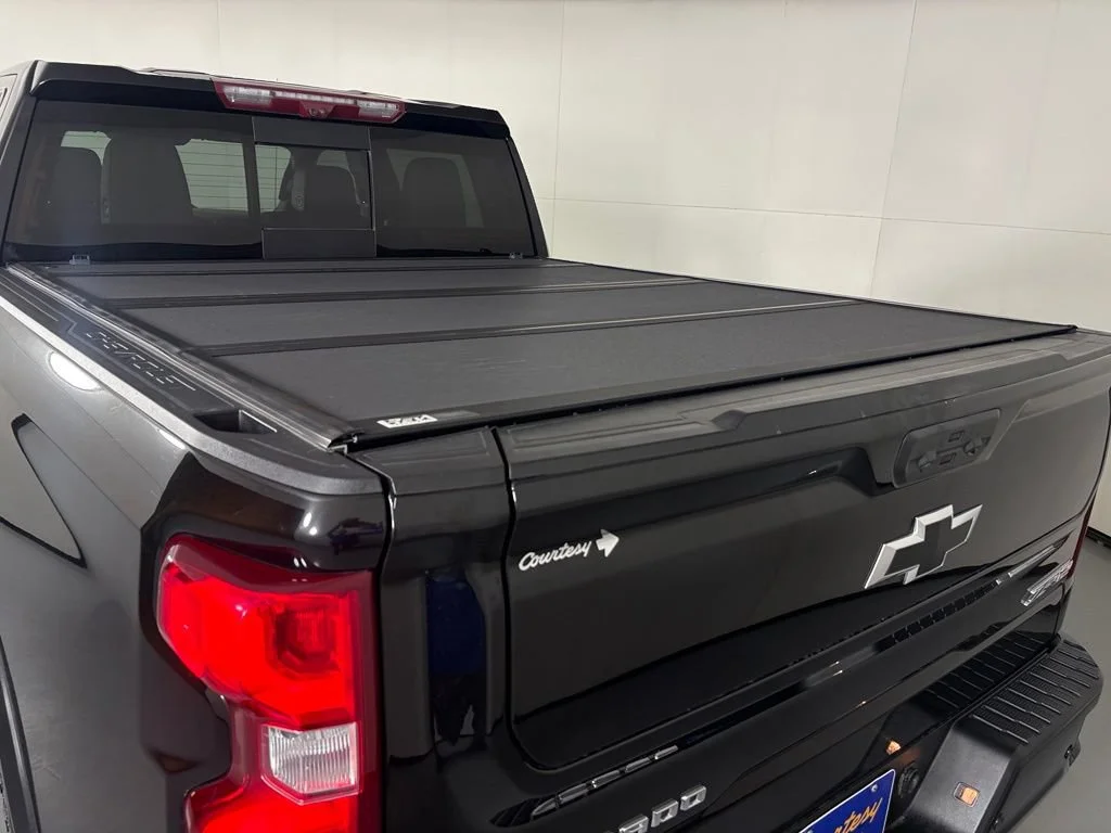 Used 2022 Black Chevrolet ZR2 image 46