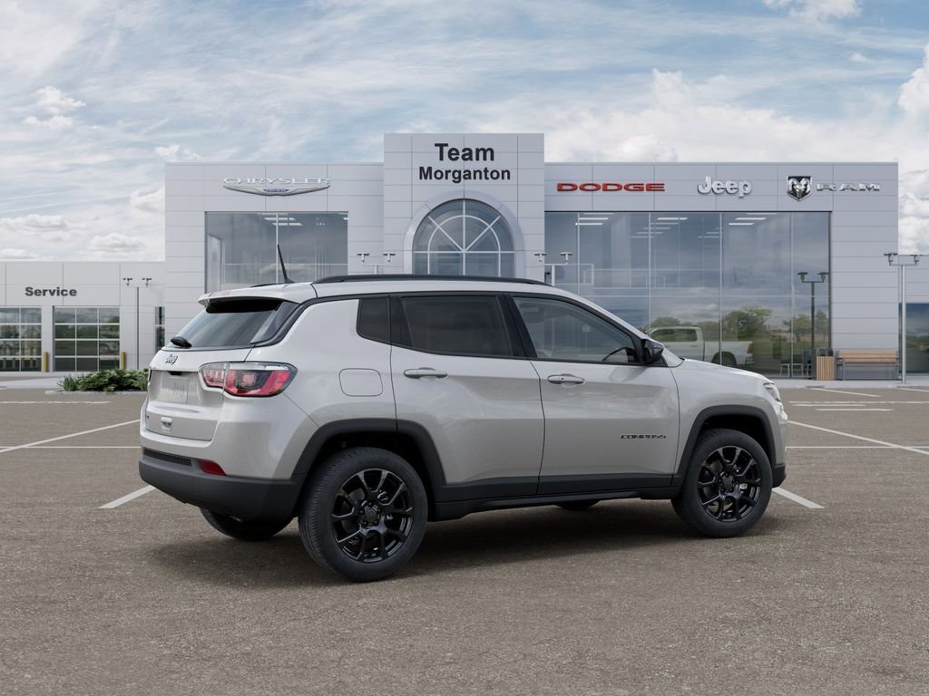 New 2026 Silver Zynith Metallic Clear-Coat Exterior Paint Jeep Latitude image 5