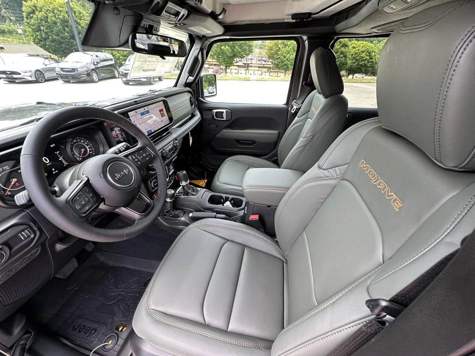 New 2026 Granite Crystal Metallic Clearcoat Jeep Mojave image 10