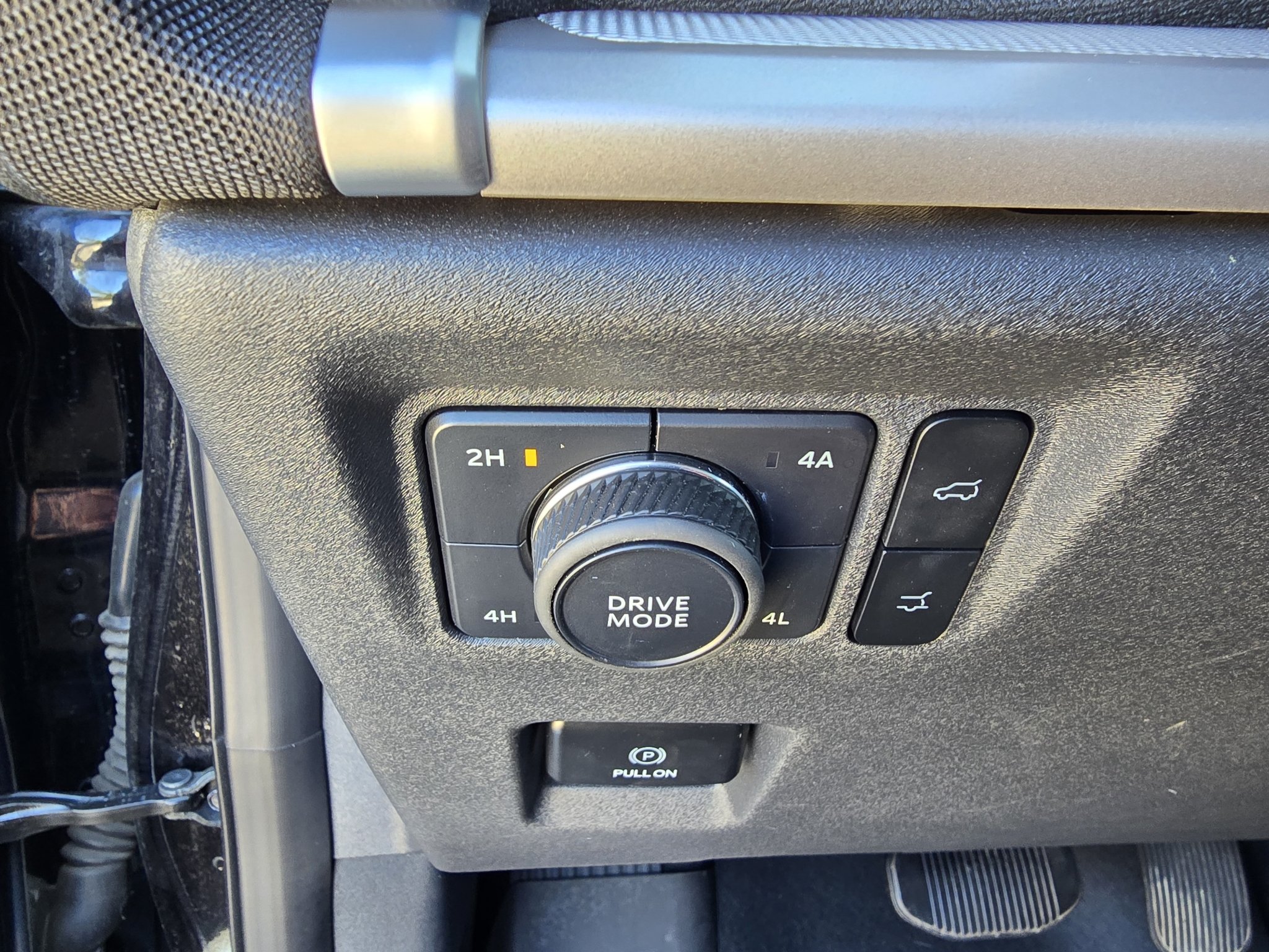 Used 2025 Agate Black Metallic Ford Active image 19