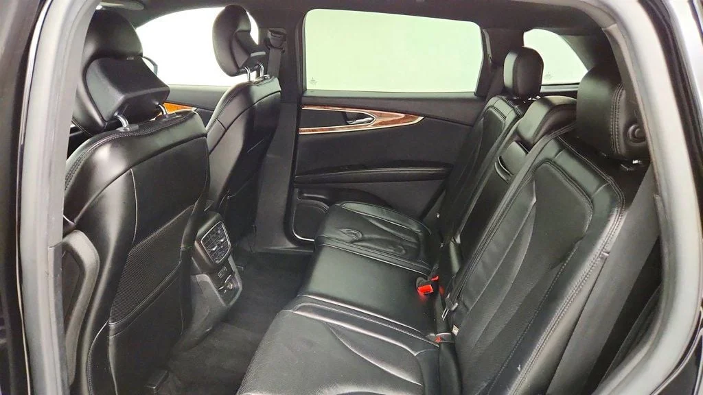 Used 2016 Black Velvet Lincoln AWD 4dr Reserve image 22