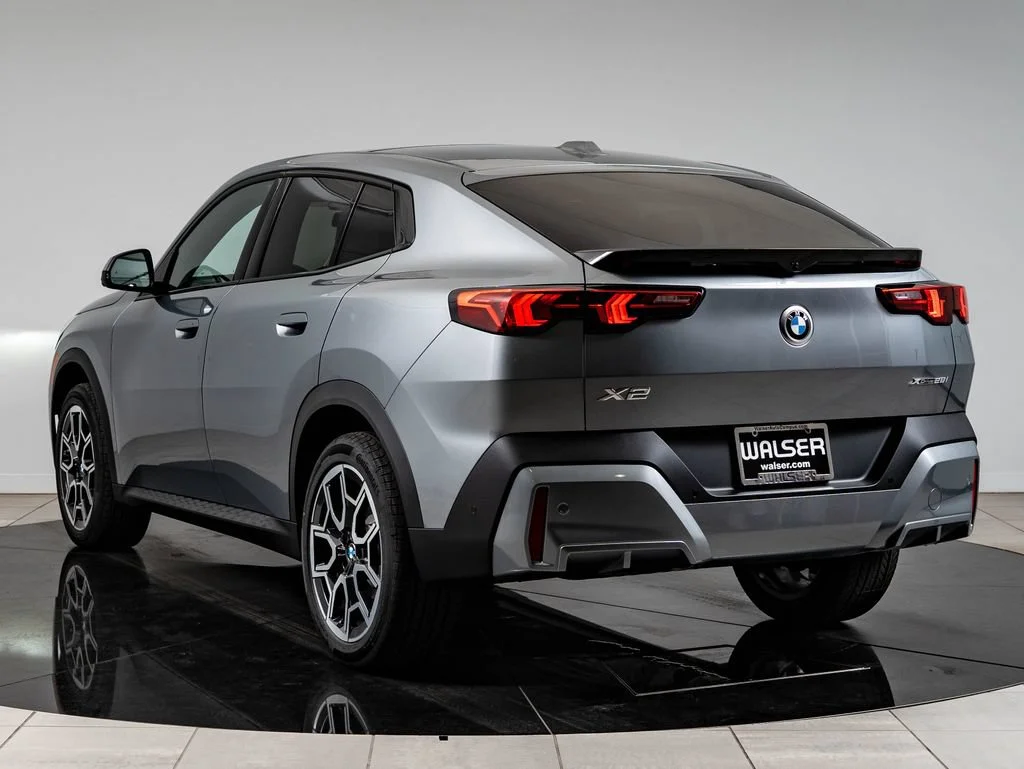 New 2027 Skyscraper Grey Metallic BMW xDrive28i image 6