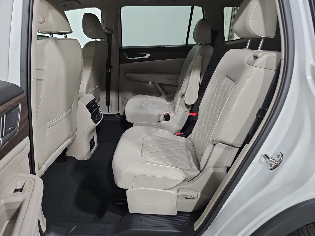 New 2026 White/off-white Volkswagen 2.0T SEL Premium R-Line image 25