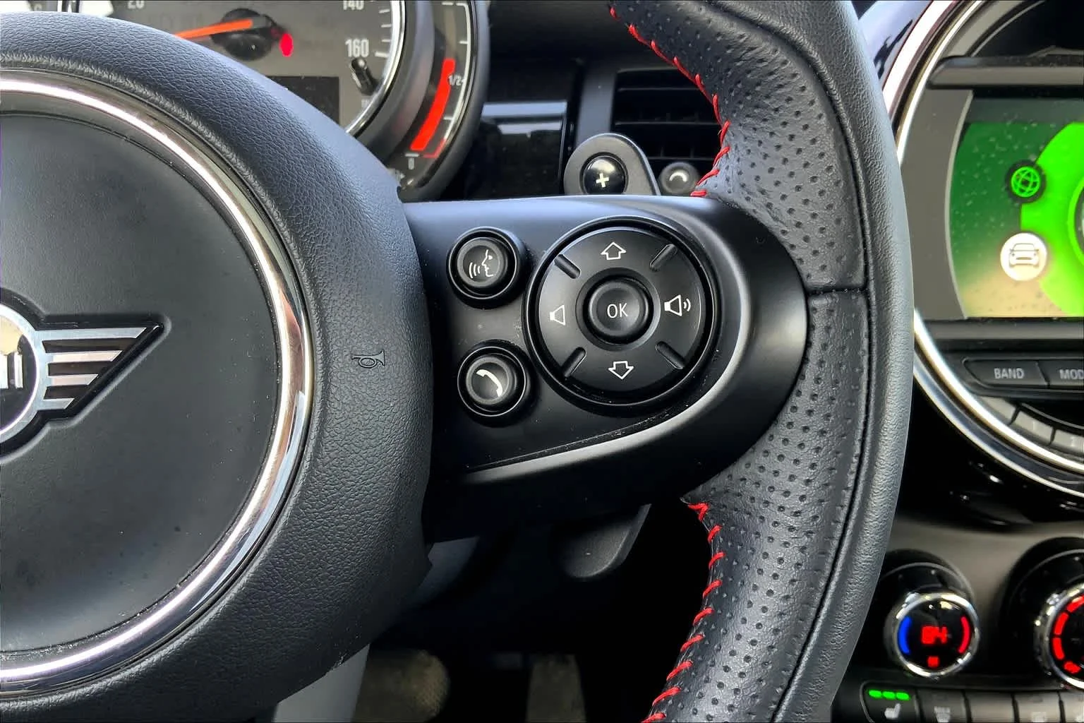 Used 2019 Pepper White MINI Cooper S image 24