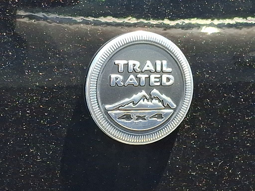 Used 2017 Black Jeep Unlimited Sahara image 9