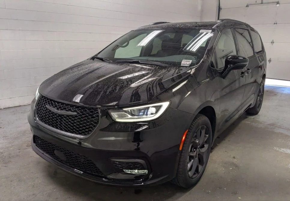 2026 Chrysler Pacifica Limited's photo