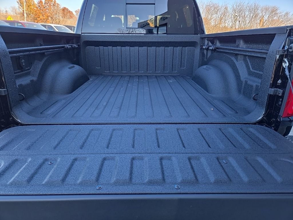 New 2026 Diamond Black Crystal Pearl-Coat Exterior Paint RAM Big Horn/Lone Star image 27
