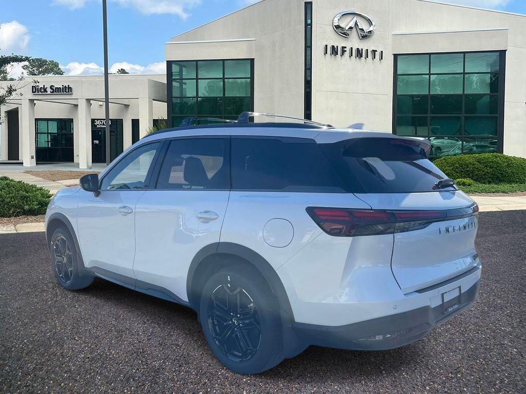 New 2026 2T RAD WHT INFINITI Sport AWD image 4