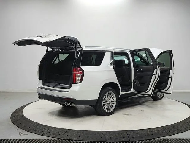 Used 2023 Iridescent Pearl Tricoat Chevrolet High Country image 15