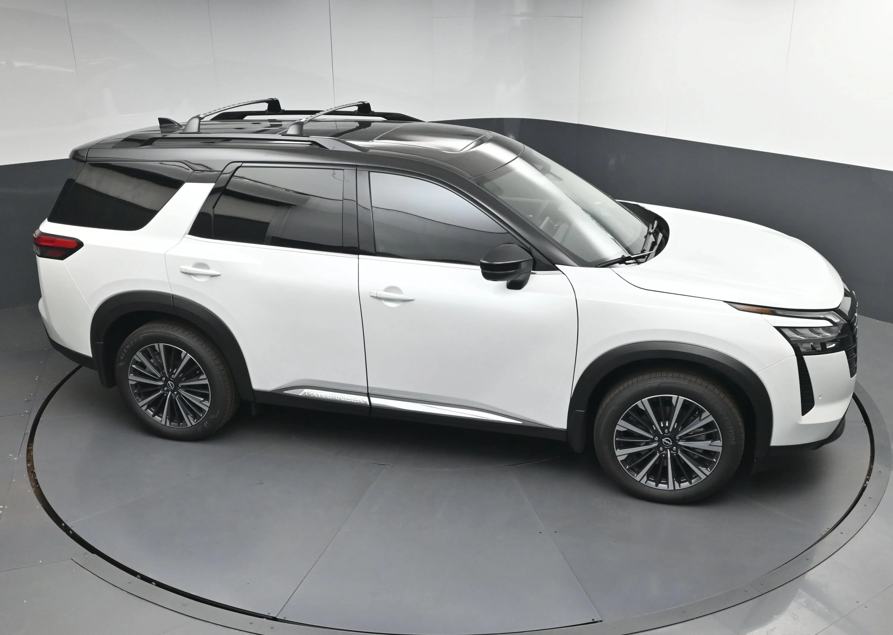 New 2026 Everest White Pearl TriCoat / Super Black Two-tone Nissan Platinum image 34