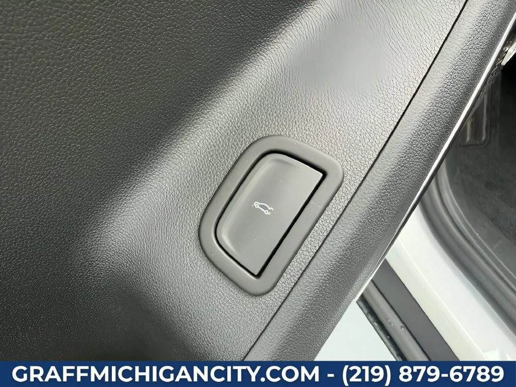 2026 GMC Acadia Elevation - Photo 11