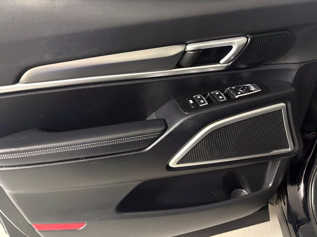 Used 2022 Black Kia S image 12