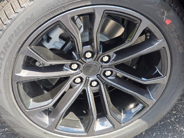 New 2026 Baltic-Gray Metallic Clear-Coat Exterior Paint Jeep Summit Obsidian image 30