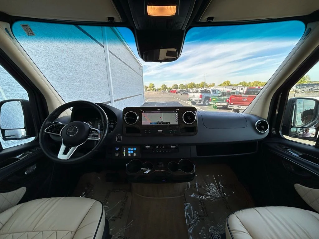 Used 2021 Black Mercedes-Benz Midwest Luxe Cruiser image 6