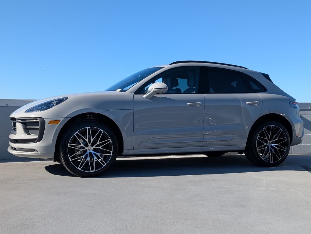 2026 Porsche Macan T - Photo 2