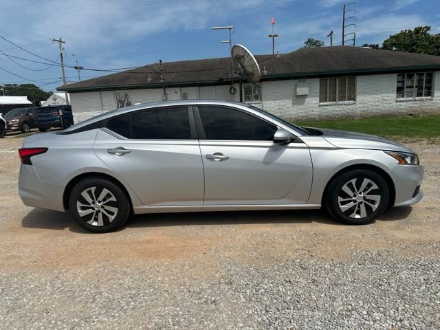 Used 2020 Silver Nissan 2.5 S image 16