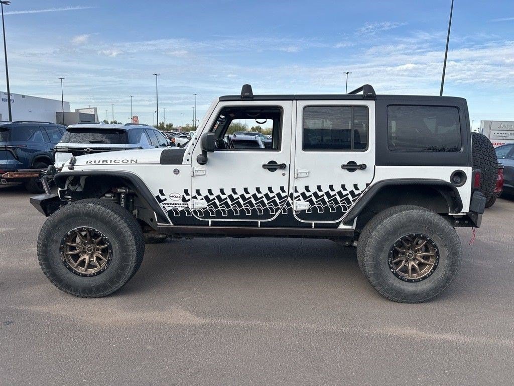 Used 2015 White Jeep Rubicon image 2