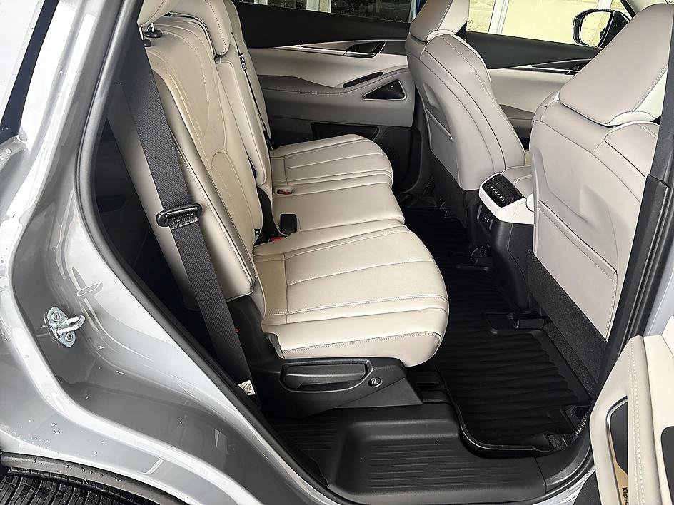 New 2027 HARBOR GRAY INFINITI LUXE image 21