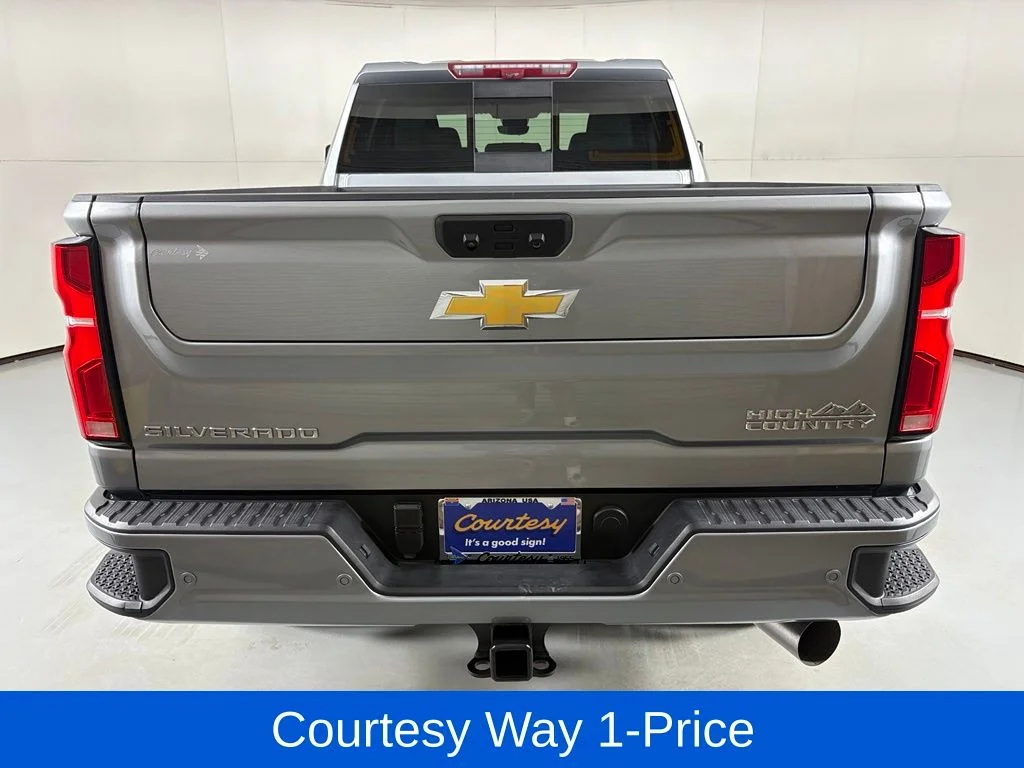 Used 2025 Gray Chevrolet High Country image 9