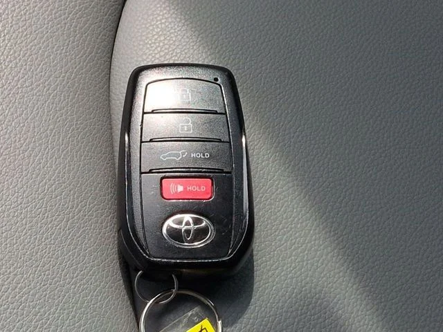 Certified Used 2024 2024 TOYOTA HIGHLANDER XLE Toyota XLE image 28