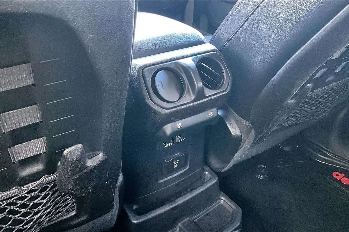 Used 2020  Jeep Rubicon 4x4 image 10