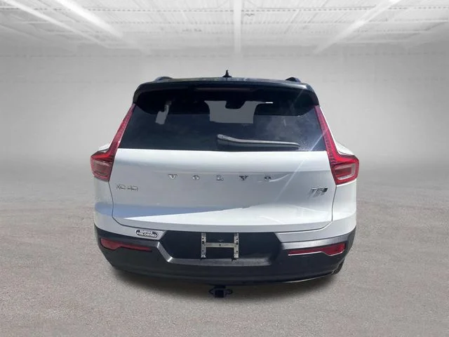 Used 2021 White Volvo R-Design image 6