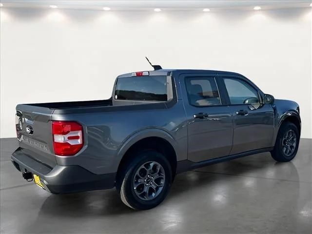 Used 2026 Gray Ford XLT image 3