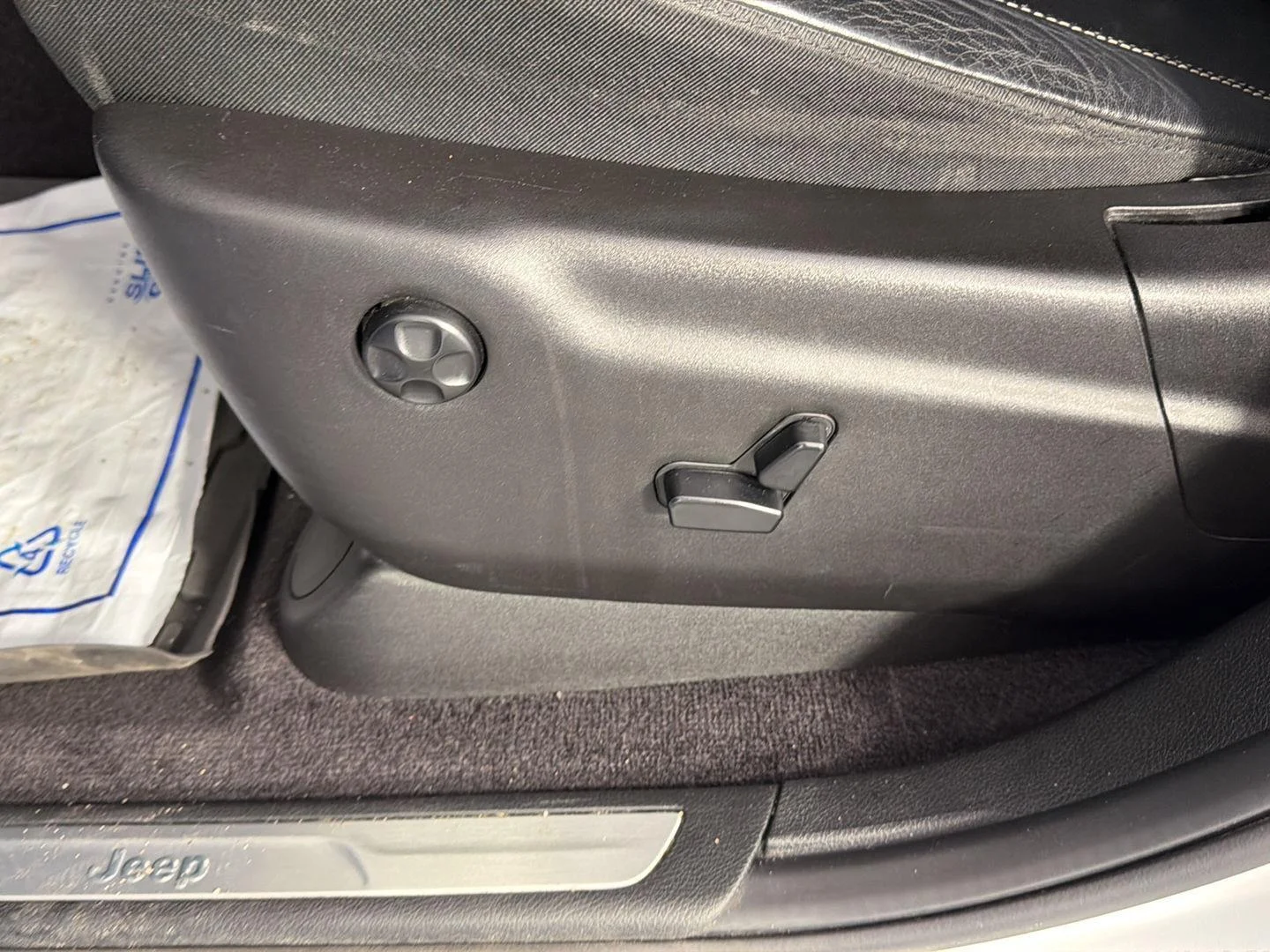 Used 2017 Bright White Clearcoat Jeep Limited image 25