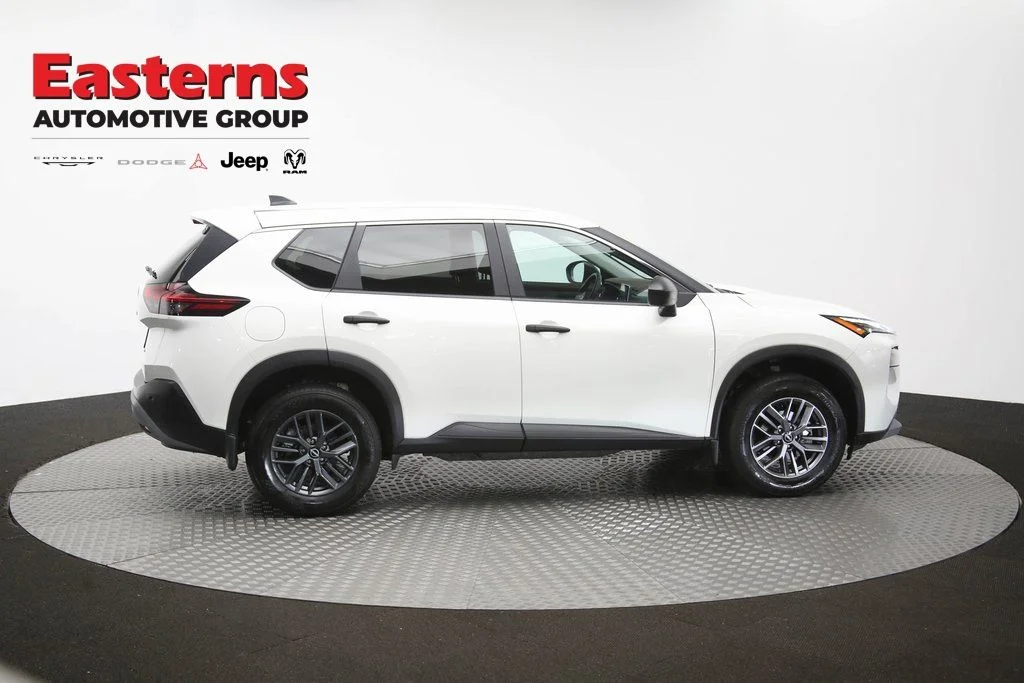 Used 2023 White Nissan S image 46