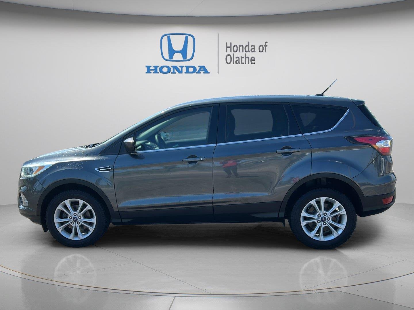 Used 2017 Magnetic Ford SE image 6