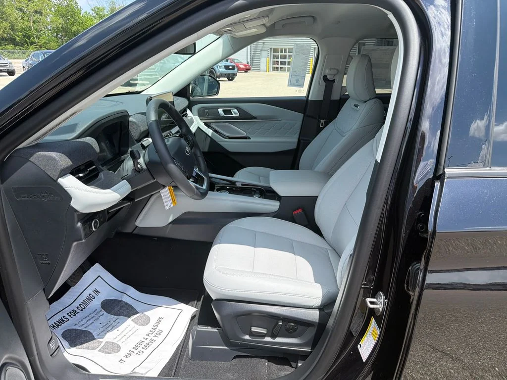 New 2026 Black Ford Platinum image 15