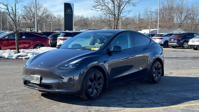Used 2024 Tesla Model Y Long Range with VIN 7SAYGDEE1RA321618 for sale in Kansas City