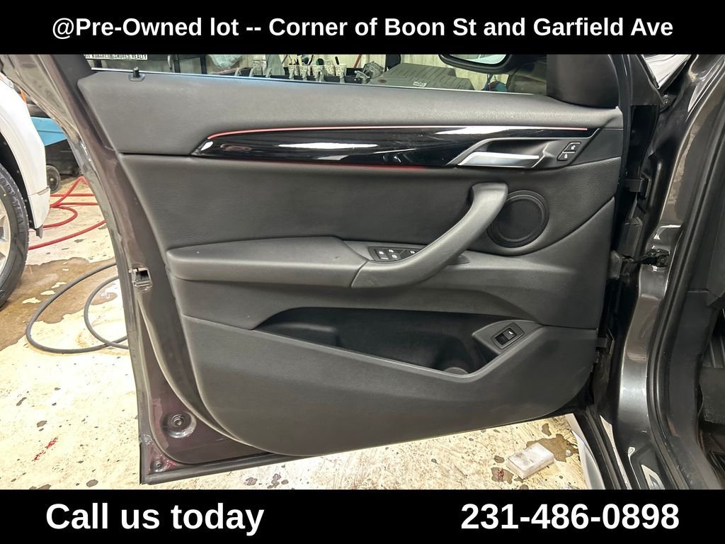 Used 2018 Gray BMW xDrive28i image 15