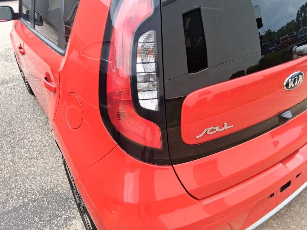 Used 2019 Red Kia Plus image 17