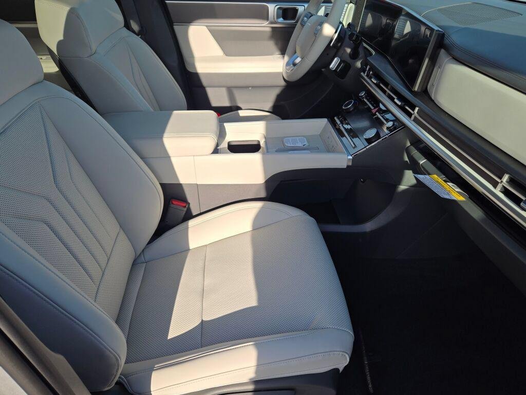 New 2026 Silver Hyundai SEL AWD image 7