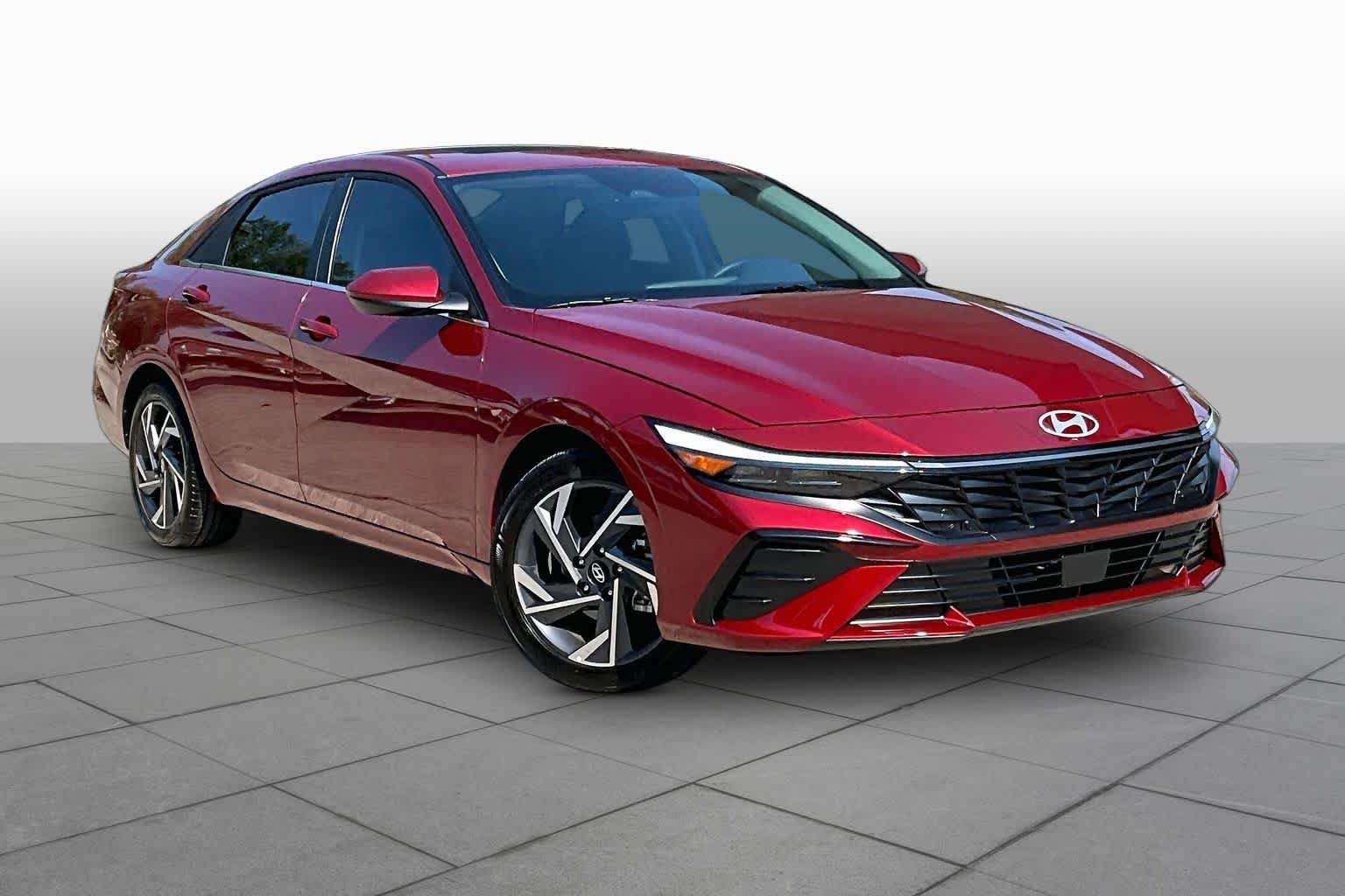 Used 2024 Ultimate Red Hyundai SEL image 3