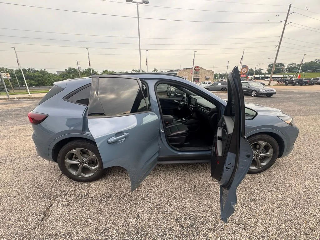 Used 2023 Vapor Blue Ford ST-Line image 8