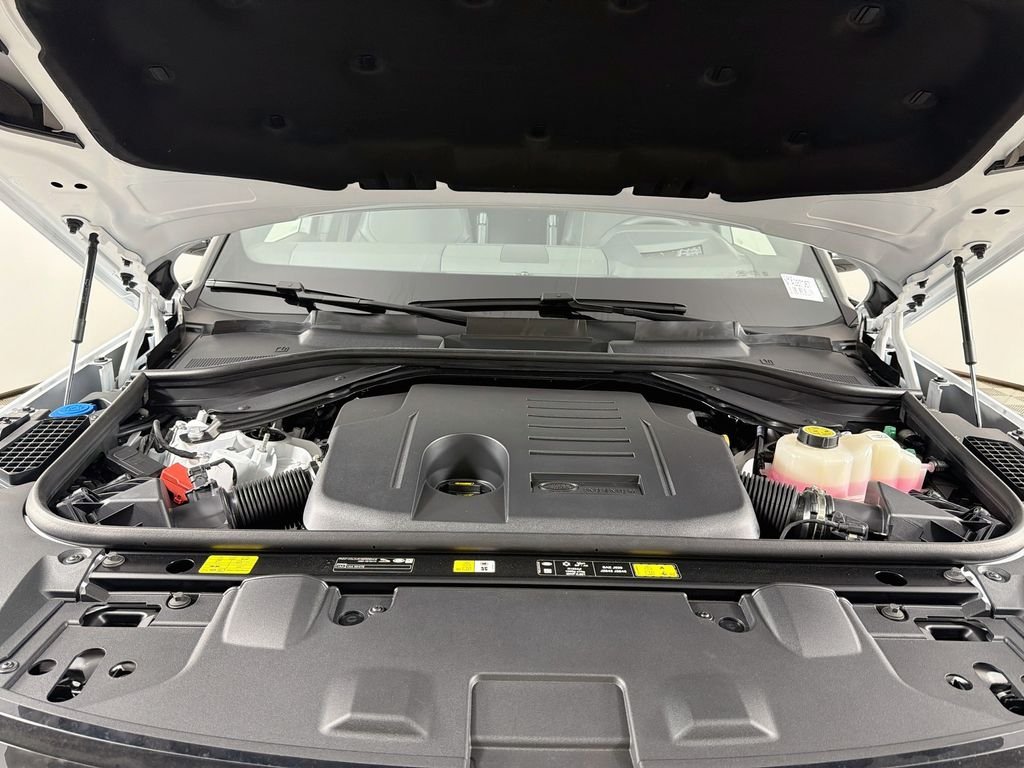 New 2026 Fuji White Land Rover SE 7 Seats image 32