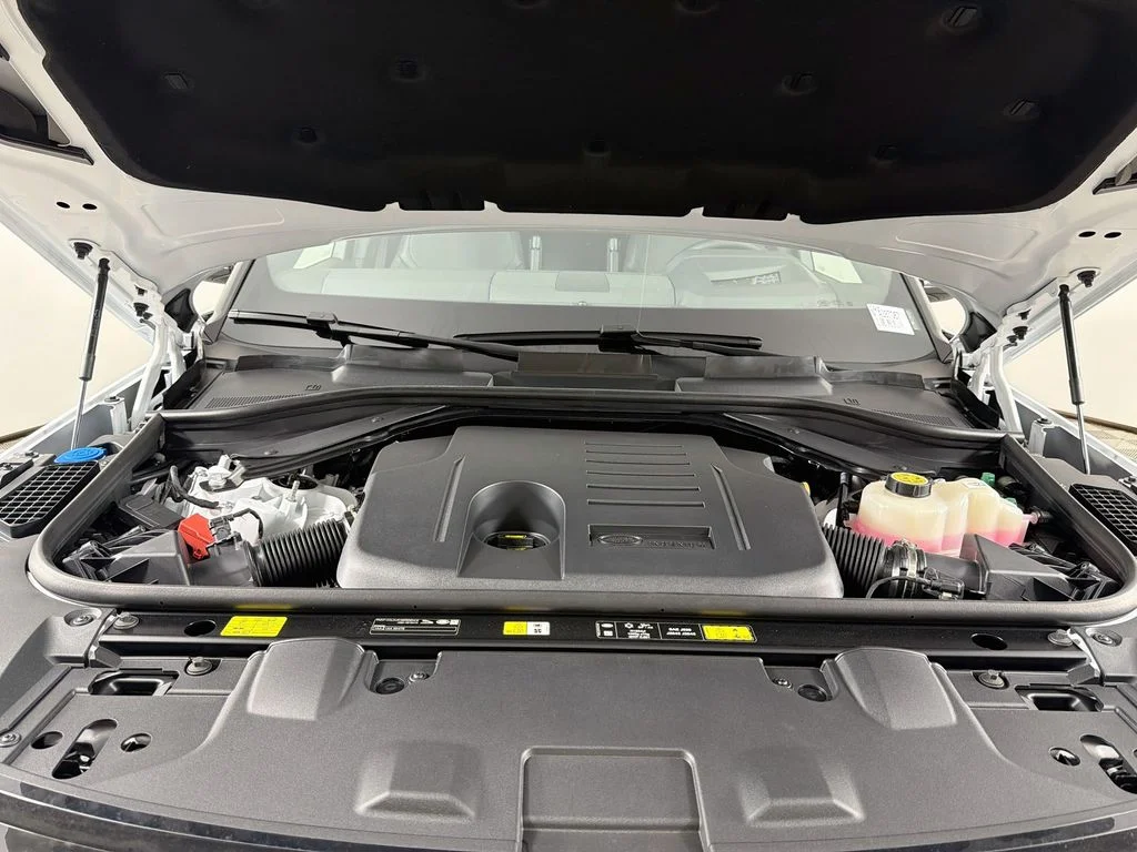 New 2026 Fuji White Land Rover SE 7 Seats image 32